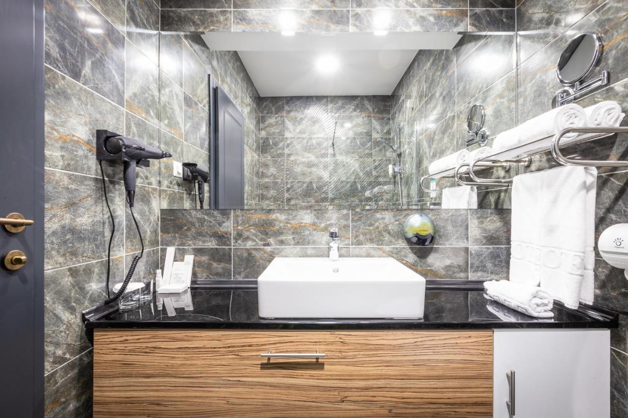Hotel Sky Gevgelija Esterno foto Bathroom