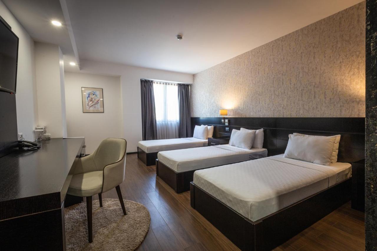 Hotel Sky Gevgelija Esterno foto A room at the hotel