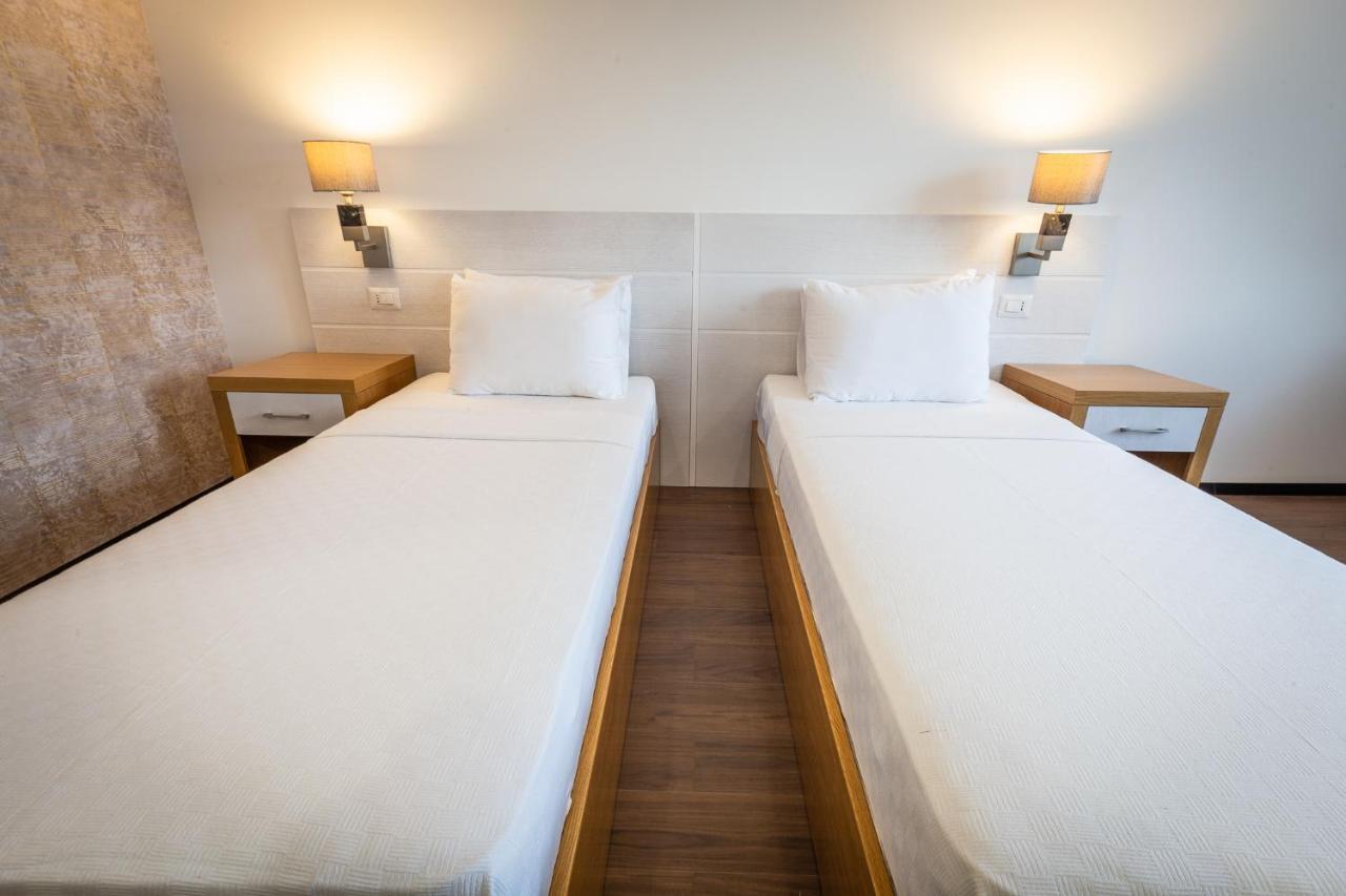 Hotel Sky Gevgelija Esterno foto A room at the hotel