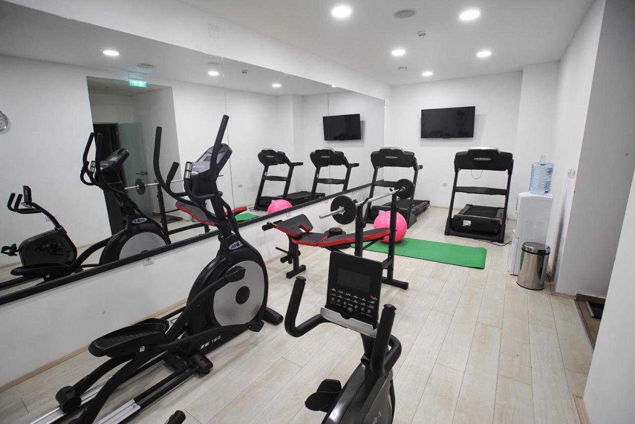 Hotel Sky Gevgelija Esterno foto A gym in a hotel
