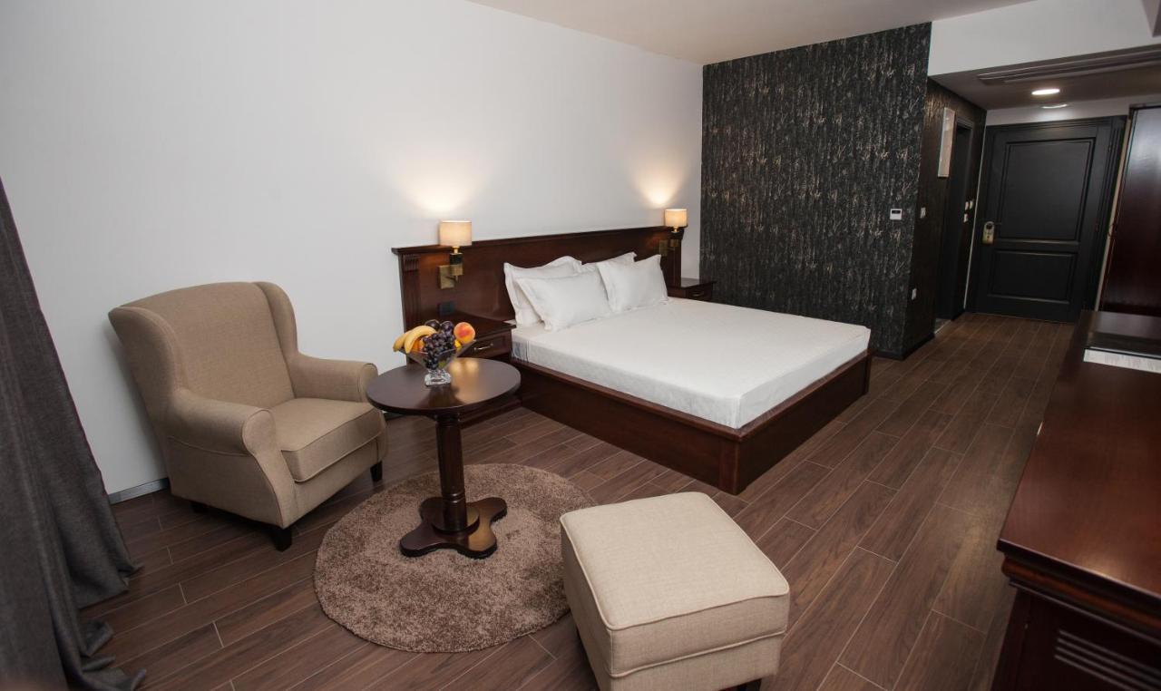 Hotel Sky Gevgelija Esterno foto A room at the hotel
