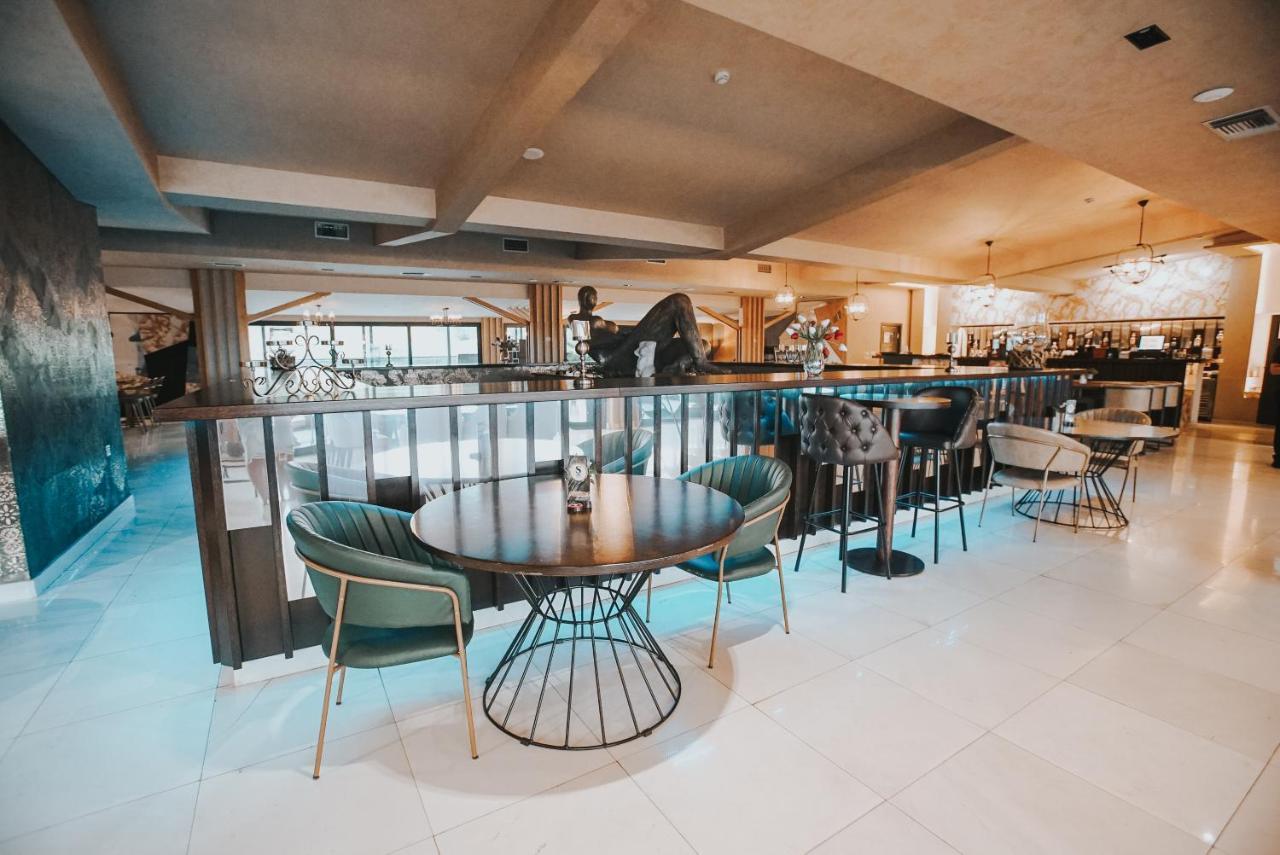 Hotel Sky Gevgelija Esterno foto The lounge at the airport