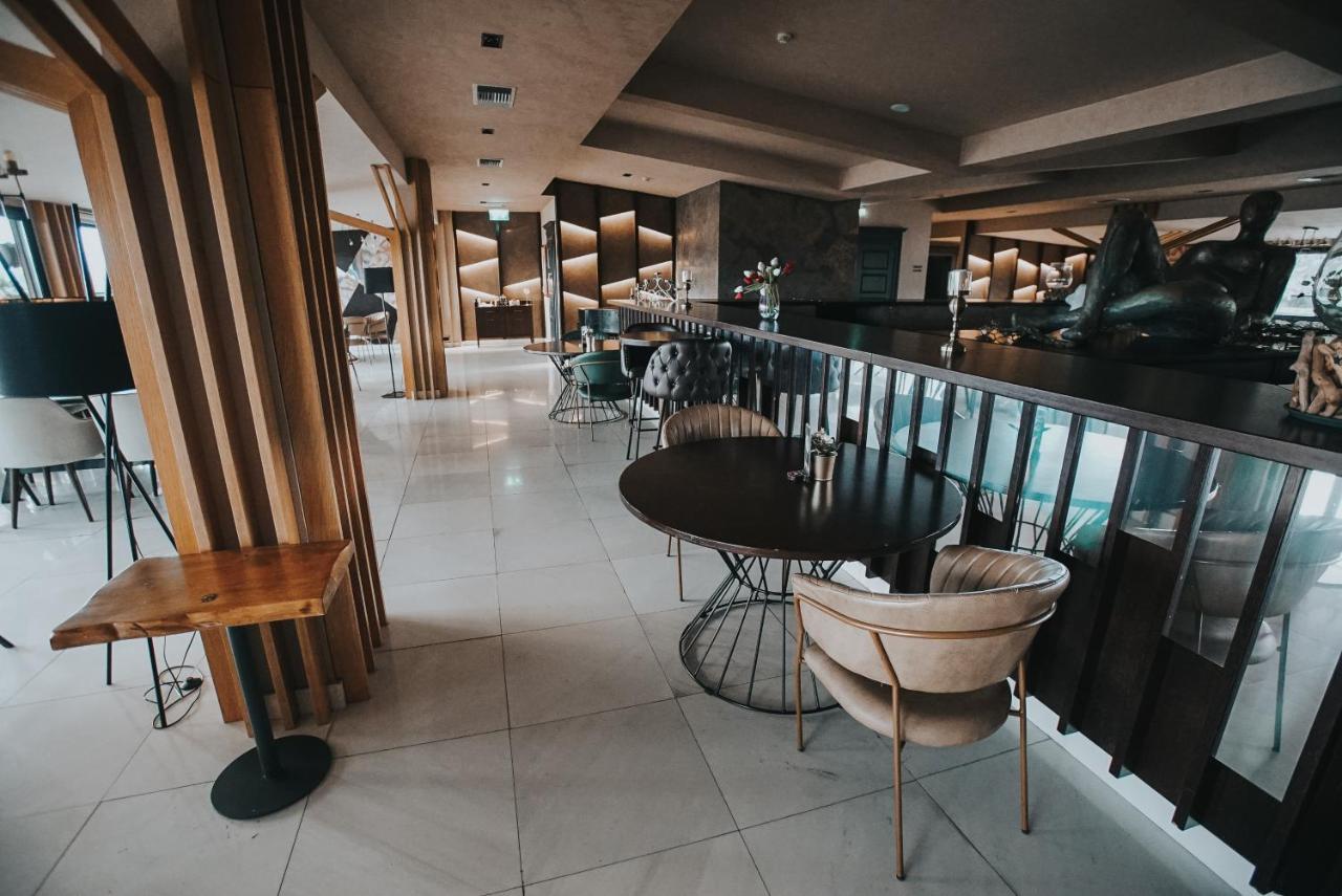 Hotel Sky Gevgelija Esterno foto The lounge at the airport